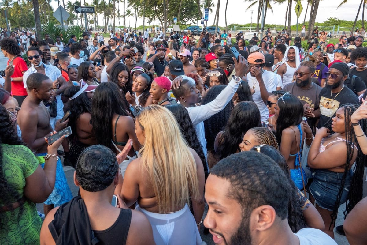 El condado de Miami-Dade, que incluye Miami Beach, experimentó uno de los peores brotes del país y sigue registrando cifras elevadas