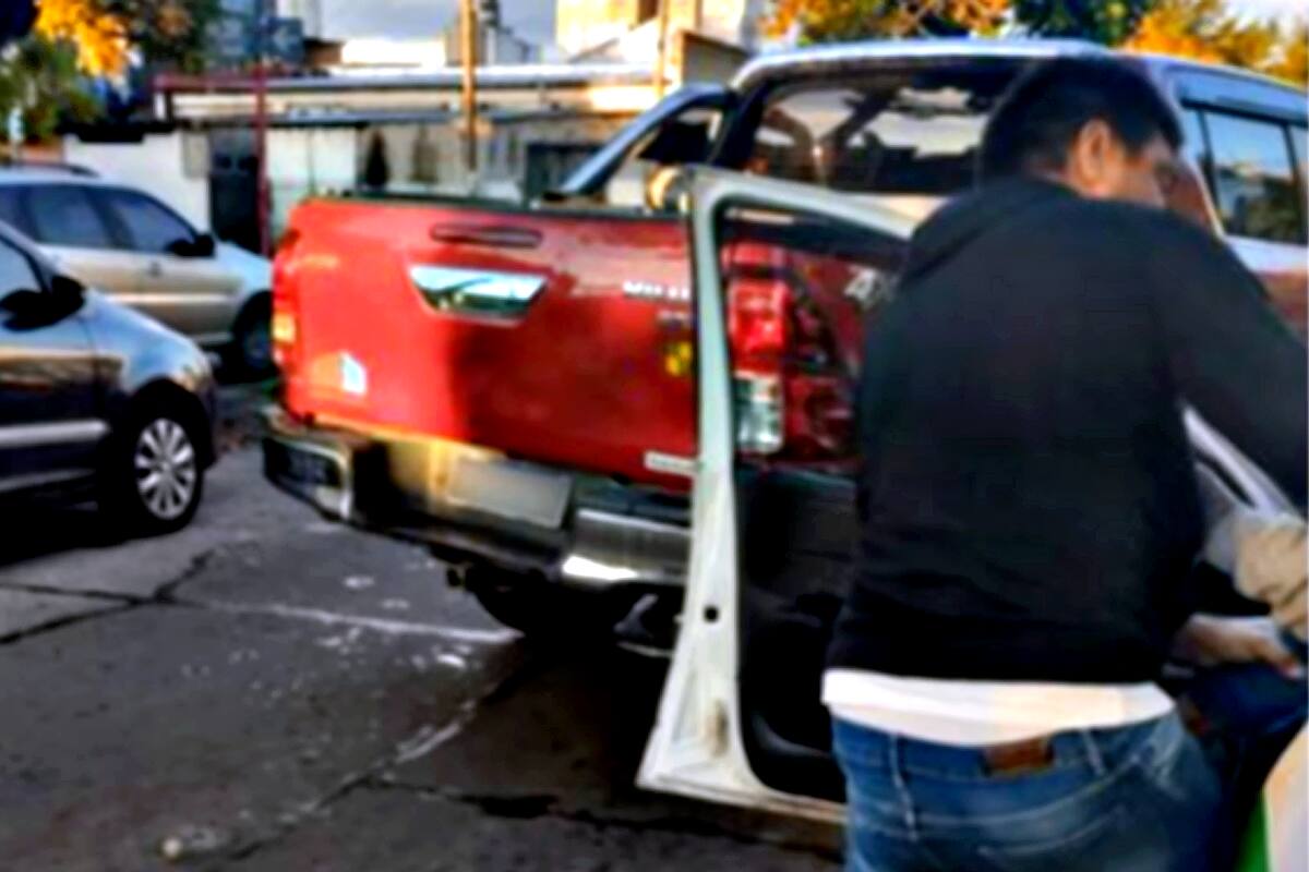 El conductor de la camioneta atacó al taxista, en La Plata