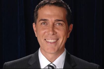 El conductor de noticieros compartió con sus seguidores y seguidoras una foto de sus comienzos por el Día del locutor.