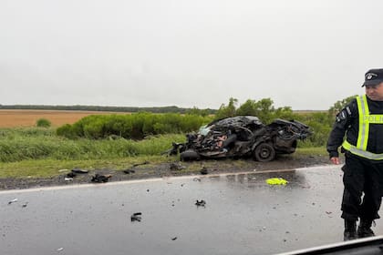 El conductor del auto murió tras el impacto