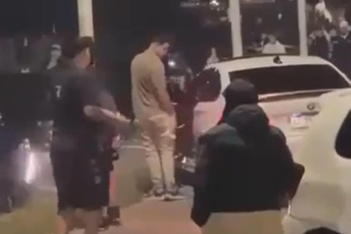 El conductor del BMW tras derrapar cuando corría una picada frente a Tecnópolis