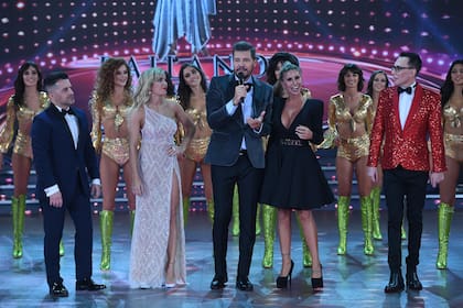 El conductor dio por inaugurado el certamen junto a Angel De Brito, Marcelo Polino y las dos flamantes incorporaciones, Laura Fernández y Florencia Peña