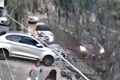 El conductor escapó de los delincuentes con una maniobra en reversa