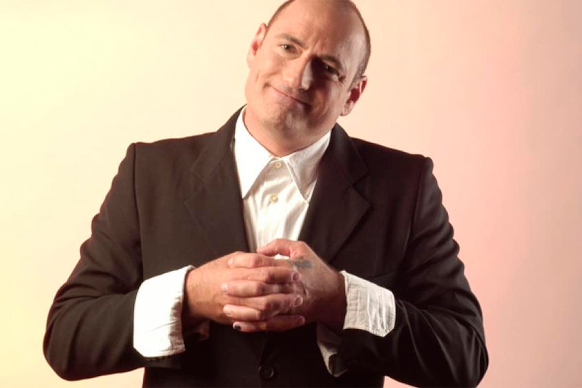 El conductor les pidió a los padres de la chica que le entreguen el texto al cumplir 15 años