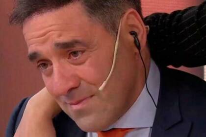 El conductor no puedo contener la emoción al leer el saludo de su hija Valentina, que reside en Barcelona