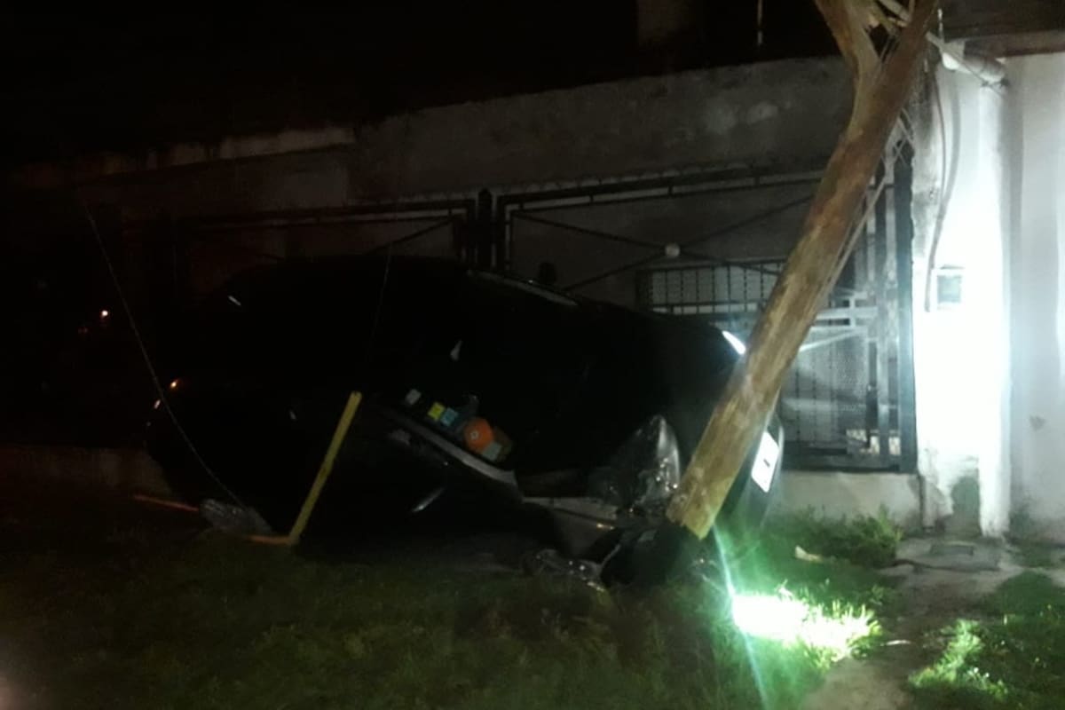 El conductor recibió un mortal disparo y el vehículo se estrelló contra una casa en La Matanza