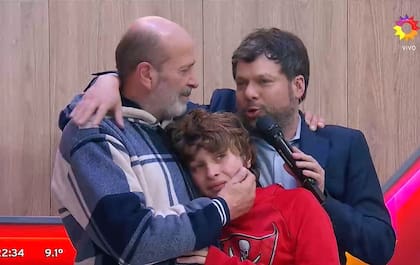 El conductor se emocionó y le brindó un abrazo al participante (Captura: El Trece)