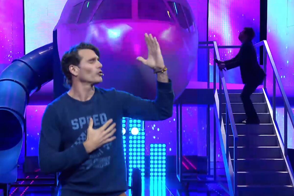 El conductor y el modelo protagonizaron un desopilante momento juntos al ritmo del clásico "Un año más", de José Vélez