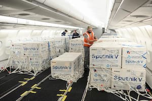 El conflicto bélico en Ucrania y la invasión Rusia abre interrogantes sobre el suministro de la vacuna Sputnik V y la producción local en el laboratorio Richmond