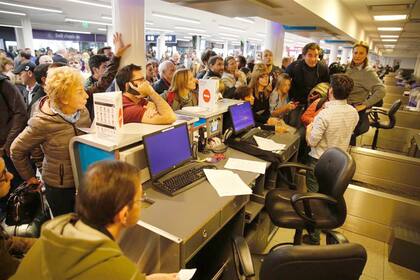 El conflicto gremial en Latam provocó que miles de pasajeros perdieran vuelos