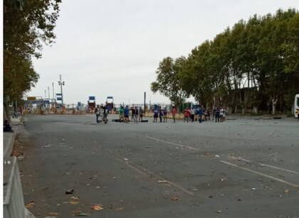 El conflicto gremial no solo afecta al sector avícola, también la exportación de productos frutícolas y de carne vacuna