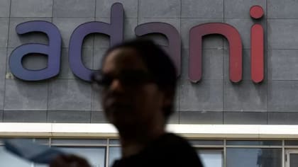 El conglomerado fundado por Adani es hoy una de las tres mayores empresas de India, pero ha sido en durante el gobierno de Modi que más ha crecido