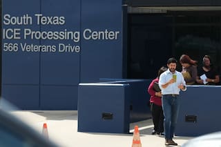 Congresista dice que venezolano baleado por agente del Ice en Texas le indicó que necesita cirugía