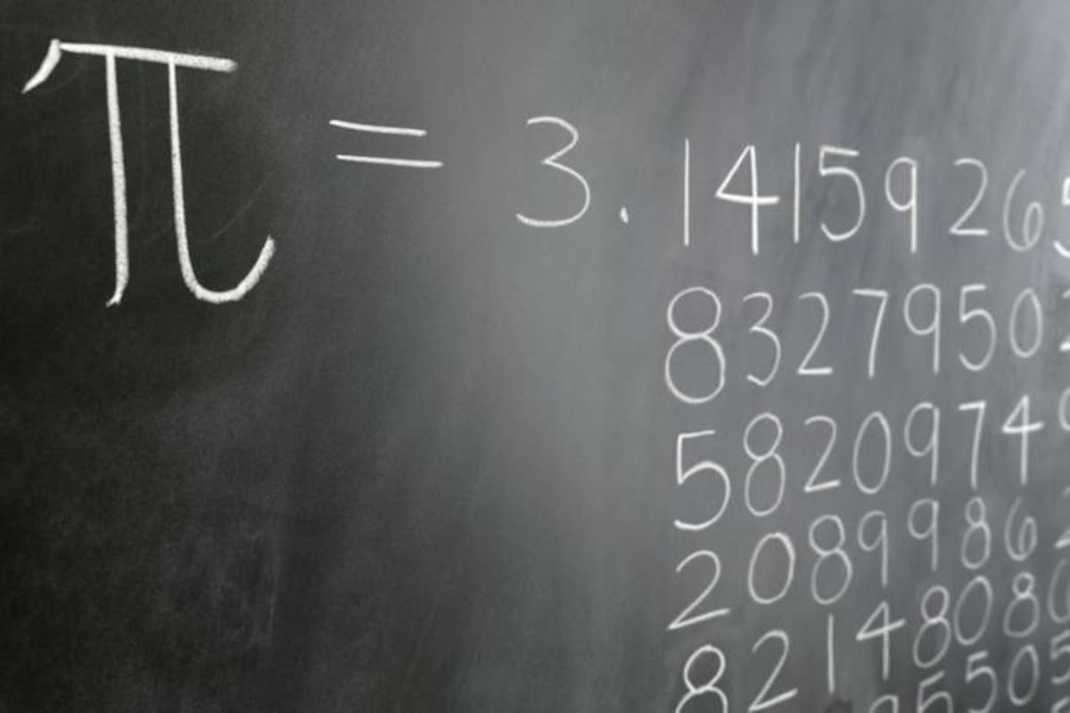 El congreso de EE.UU. en 2009 declaró oficialmente que este día, el 14 de marzo, sería el Día de π.