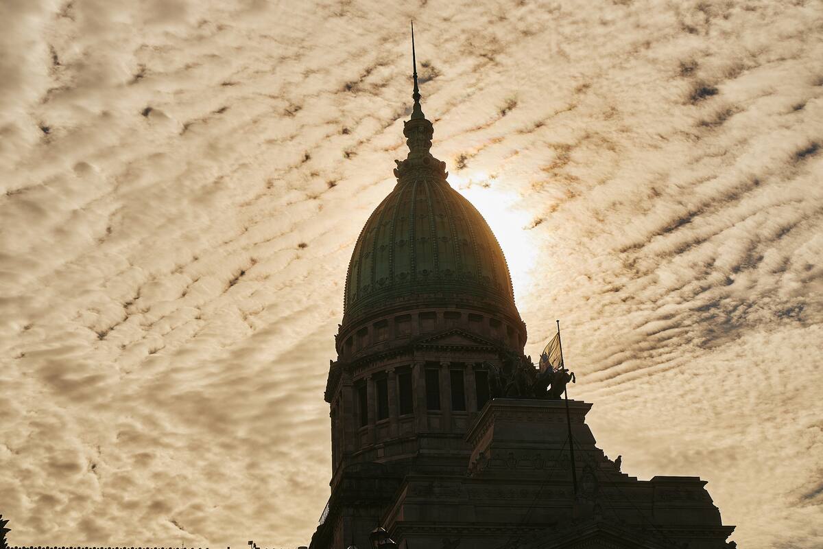 El Congreso nacional paralizó sus actividades por la interrupción de la energía