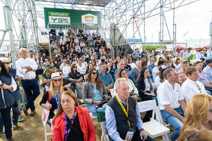 El Congreso tendrá siete ejes temáticos: Sistemas Productivos Sustentables; Aapresid I+D (Investigación más Desarrollo); Manejo de Plagas; Sistemas Integrados; Innovación y Agtech; Desafíos Globales; y Perspectivas Sociopolíticas