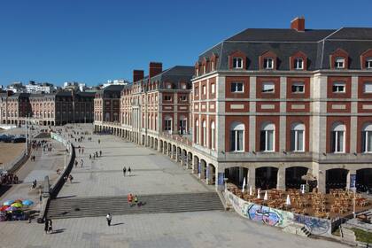 El conjunto arquitectónico de la rambla marplatense está declarado Monumento Histórico Nacional desde 1999, pero expone la escasez de cuidados