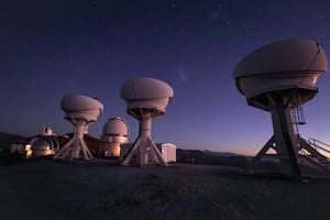 El conjunto BlackGEM, compuesto por tres nuevos telescopios ubicados en el Observatorio La Silla de ESO, comenzó a operar. POLITICA INVESTIGACIÓN Y TECNOLOGÍA S. BLOEMEN (RADBOUD UNIVERSITY)/ESO