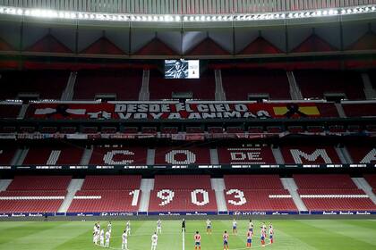 El conmovedor homenaje colchonero a sus glorias y socios fallecidos por el coronavirus, antes del encuentro con Valladolid.