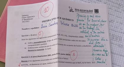 El conmovedor mensaje que un profesor de química le dejó a su alumna en un examen