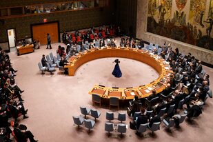 El Consejo de Seguridad de Naciones Unidas realiza una reunión sobre la invasión de Rusia a Ucrania, el viernes 25 de febrero de 2022, en la sede de la ONU. (AP Foto/John Minchillo)