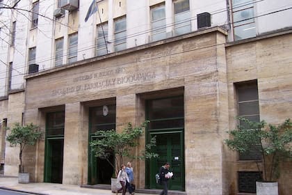 El Consejo Directivo de la FFyB resolvió: “Rechazar el decreto de necesidad y urgencia 70/2023 en función de las modificaciones que atentan contra el rol del farmacéutico como agente sanitario"