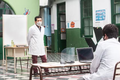 El Consejo Federal de Educación estableció el orden de vacunación contra el coronavirus, para lo cual se los dividió a los docentes en cinco grupos
