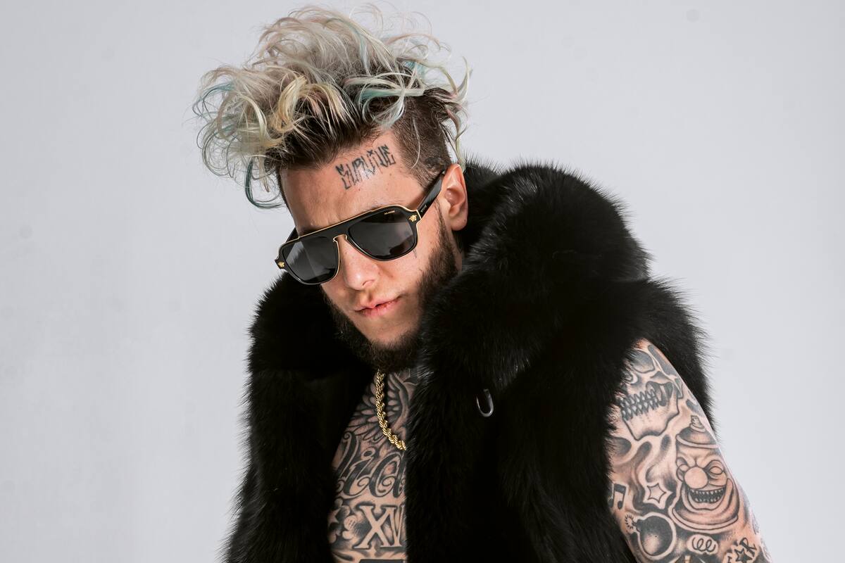 El consejo financiero de Alex Caniggia que salió mal: mostró un fajo de euros y fue criticado por el escándalo con Mariana Nannis