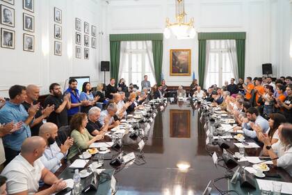 El Consejo Superior de la UBA se manifestó en contra del arancelamiento de la educación pública y la utilización del sistema de vouchers propuesto por Milei
