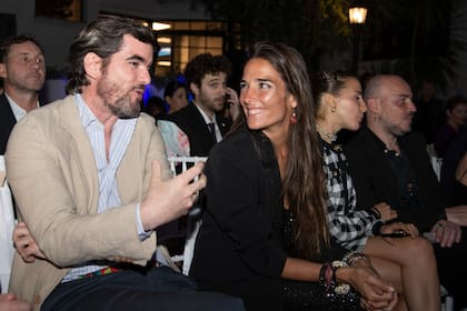 El cónsul general de España, Jaime González Castaño, conversa con Juana.
