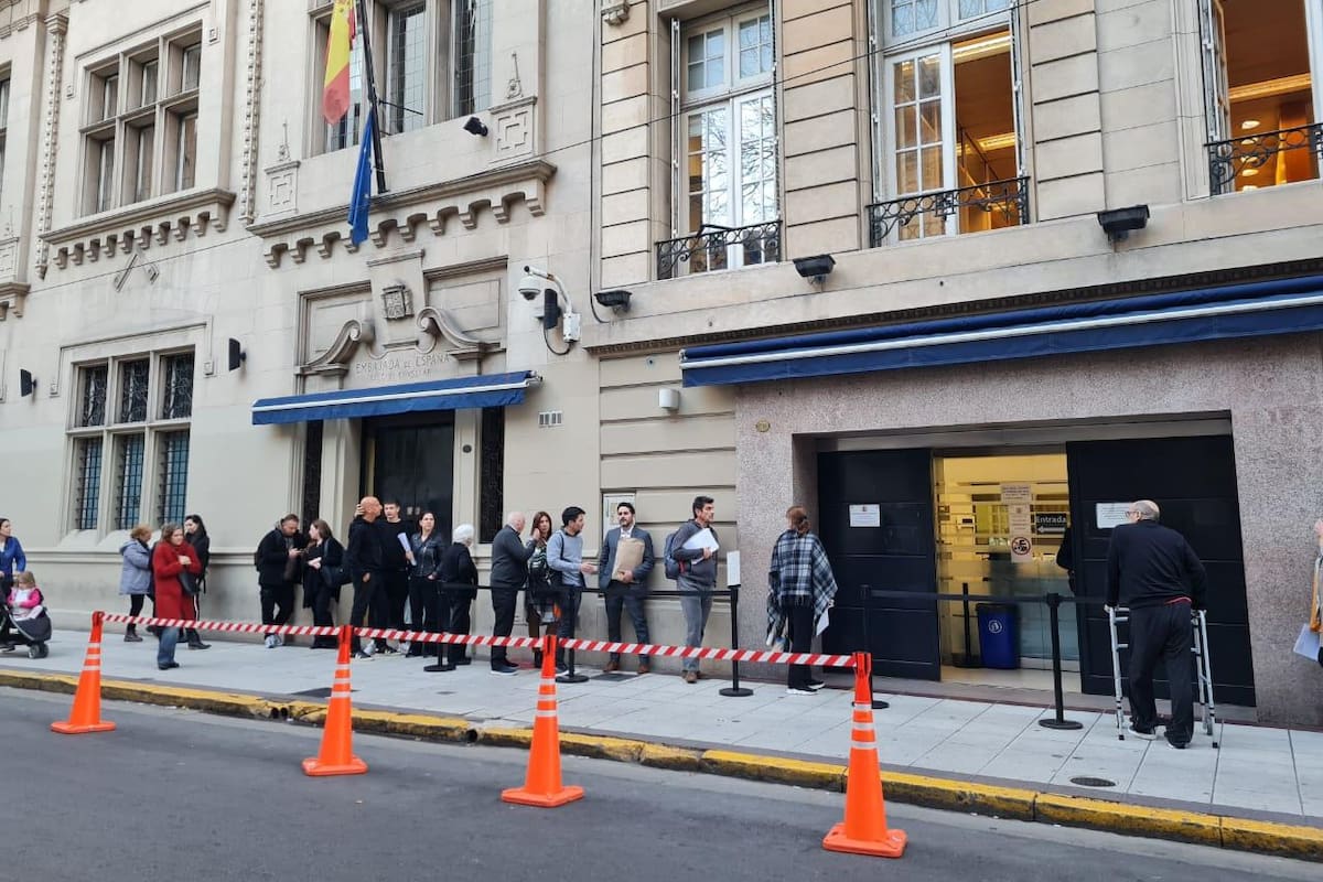 El consulado de España en la Argentina.