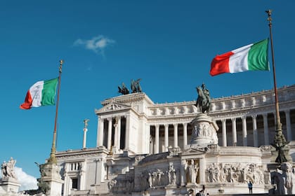 El consulado ofrece pasajes gratis a Italia con estadía paga: los requisitos