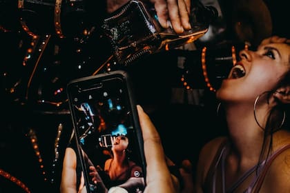 El consuma de alcohol en exceso produce efectos en el cuerpo (Foto Pexels)