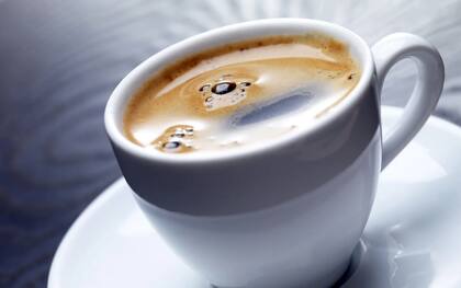 El consumo de café se encuentra entre los alimentos que más dañan el esmalte de los dientes. Foto: Archivo