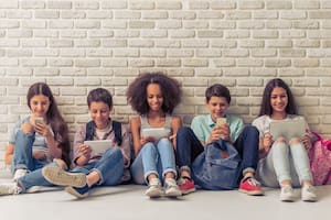 El consumo del móvil y de las TIC, tanto en el aula como fuera de ella, supone un hábito de horas