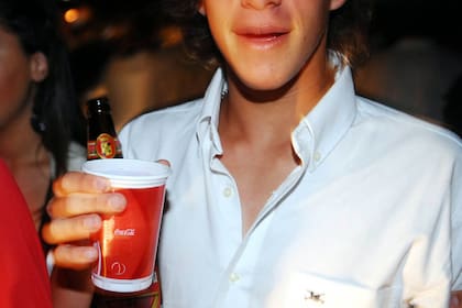 El consumo excesivo de alcohol y drogas, el culto a la fuerza física, algunas de las características recurrentes