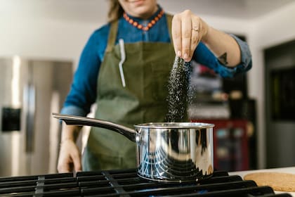El consumo excesivo de sal podría tener efectos negativos en la salud, por lo que buscar sustitutos es fundamental