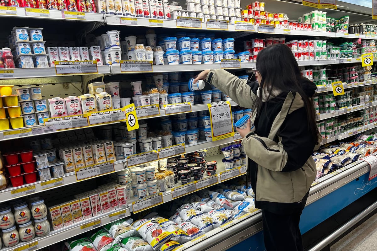 El consumo masivo no logra repuntar y acumula en el año una baja de 2,7%