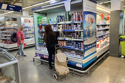 El consumo privado se desplomó al compás de la fuerte caída de los salarios reales