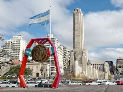 El contador de los Juegos Suramericanos fue instalado frente al Monumento Nacional a la Bandera