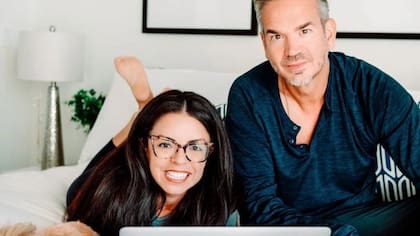 El contenido de la páginca creada por Prager y Grimes ofrece consejos sobre cómo navegar y mantener relaciones con amigos cercanos y familiares que son padres