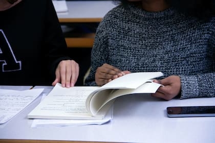 El contenido de las pruebas de ciudadanía se puede encontrar comúnmente en libros para adultos