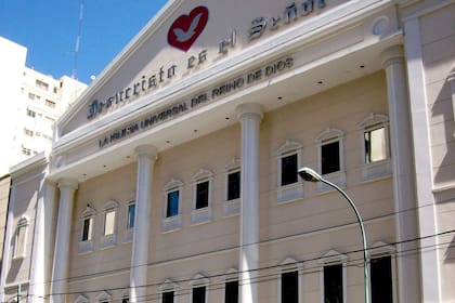 El contexto geopolítico, la penetración en los medios y la adaptación a la gramática de la religión local, favorece el ingreso de Universal