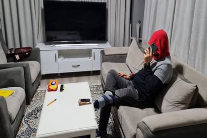 El contrabandista Elham Noor obtiene hasta US$3.500 en ganancias por cada migrante que llega a Italia, pero algunos nunca arriban a su destino