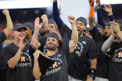 El contrato eleva los ingresos acumulados de Altuve a más de $300 millones, consolidándolo como el intermedista mejor pagado en la historia de la MLB