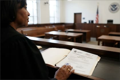 El contrato que el gobierno dejó expirar proporcionaba abogados a 24.000 niños en EE.UU.