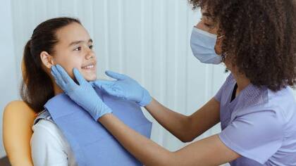 El control periódico es esencial para detectar la caries a tiempo (Foto: iStock)