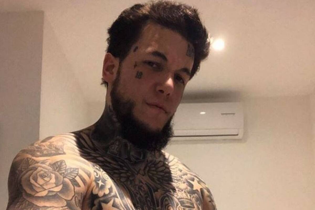 El controvertido hijo de Claudio Caniggia se mostró en la imagen con gran cantidad de billetes de alta denominación y posteó: "La mesa está servida"