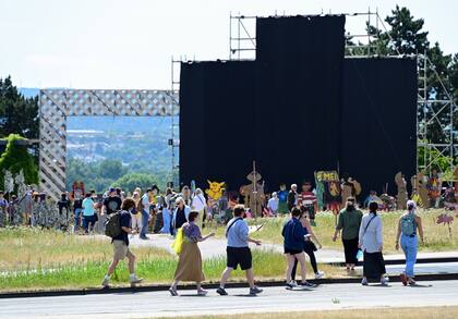 El controvertido mural ya había sido cubierto, pero esa medida no impidió el desplazamiento de la directora de Documenta