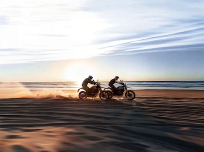 El corazón de la moto entrega 109 hp (110 CV) y 115 Nm de torque a 6500 rpm